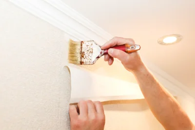 Pose de papier peint à Salerm — revêtements muraux et toiles de verre